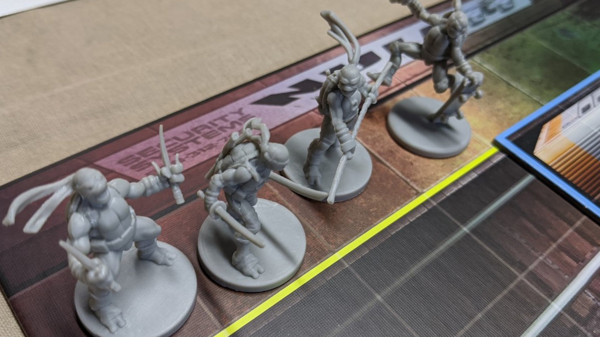 teenage-mutant-ninja-turtles-adventures-board-game-turtles-minis.jpg